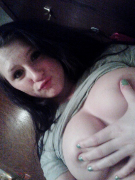 Amateur girl Freckles 18 takes selfies while going topless in cute panties